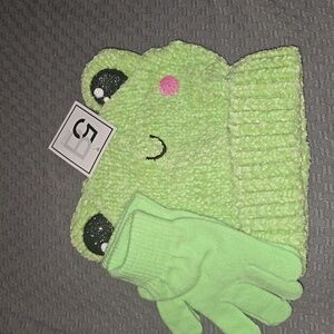 2 piece Kids Frog Winter Hat and Gloves! Unisex.